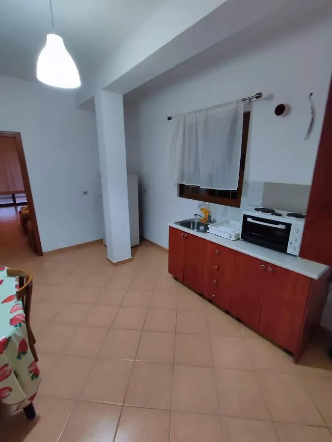 Fioris Apartments Sarande Country house